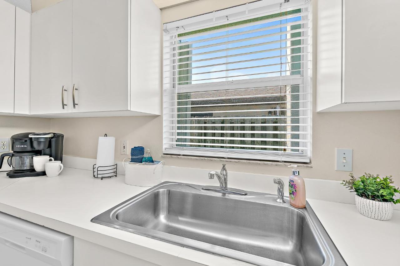 Serene Seaside Retreat - Dog Friendly - 2Br Townhouse With Shared Heated Pool Steps To Paradise Beach! Melbourne Eksteriør bilde